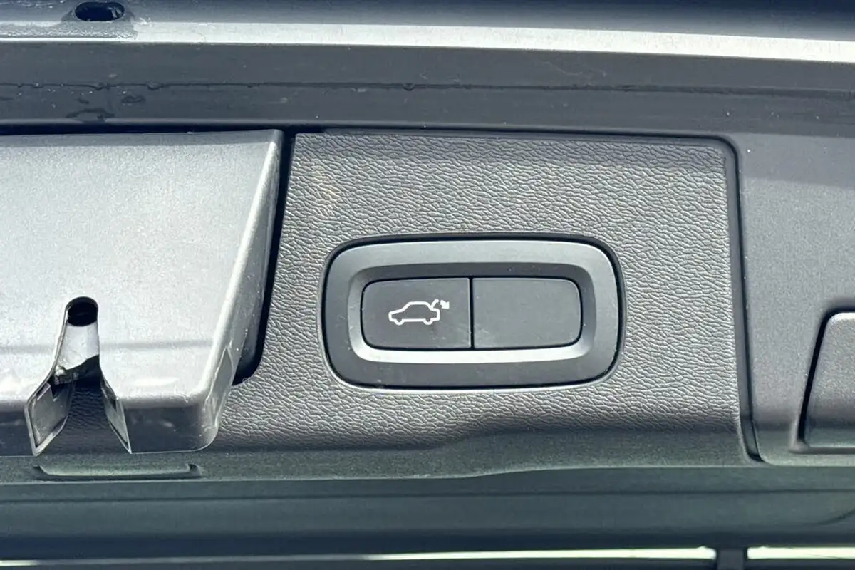 2020-volvo-xc60-20td-d4-momentum-big-36