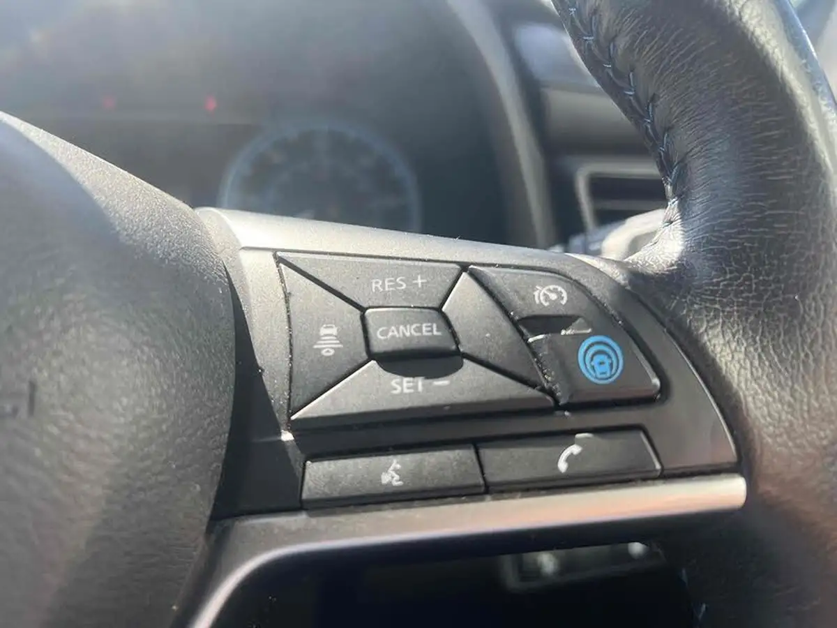 2021-nissan-leaf-e-tekna-big-35