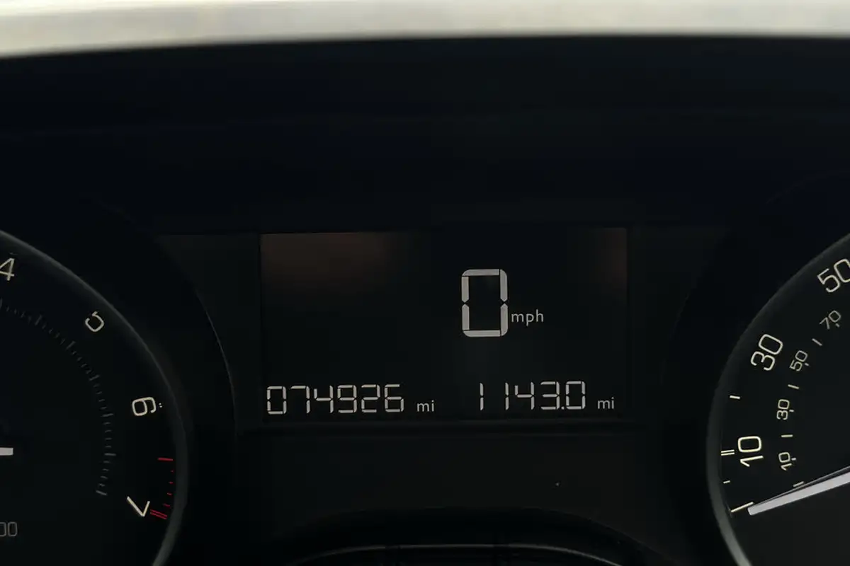 2019-peugeot-208-12-puretech-signature-big-13