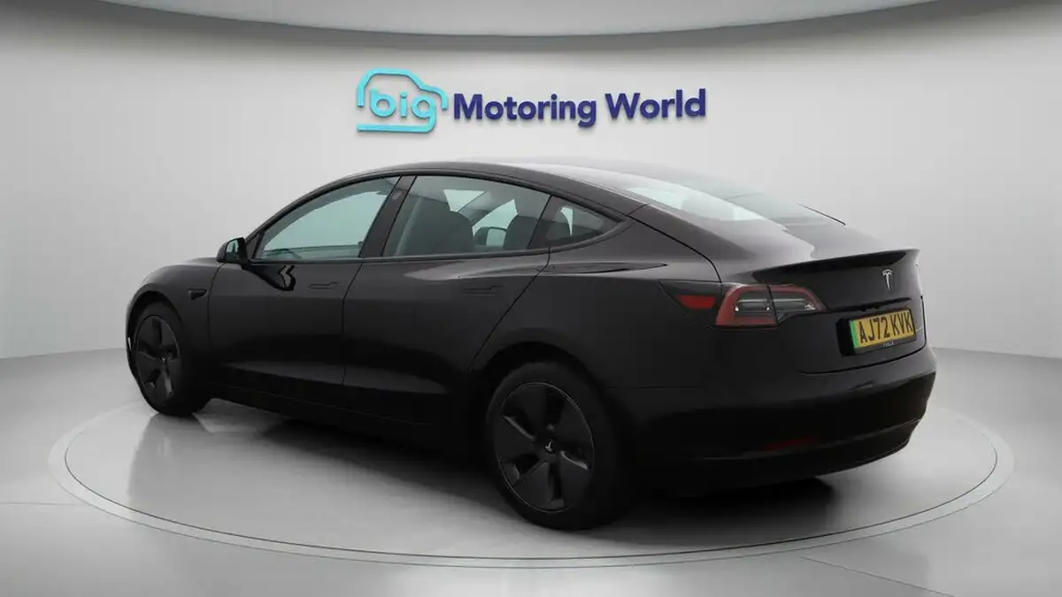 2022-tesla-model-3-e-long-range-big-5
