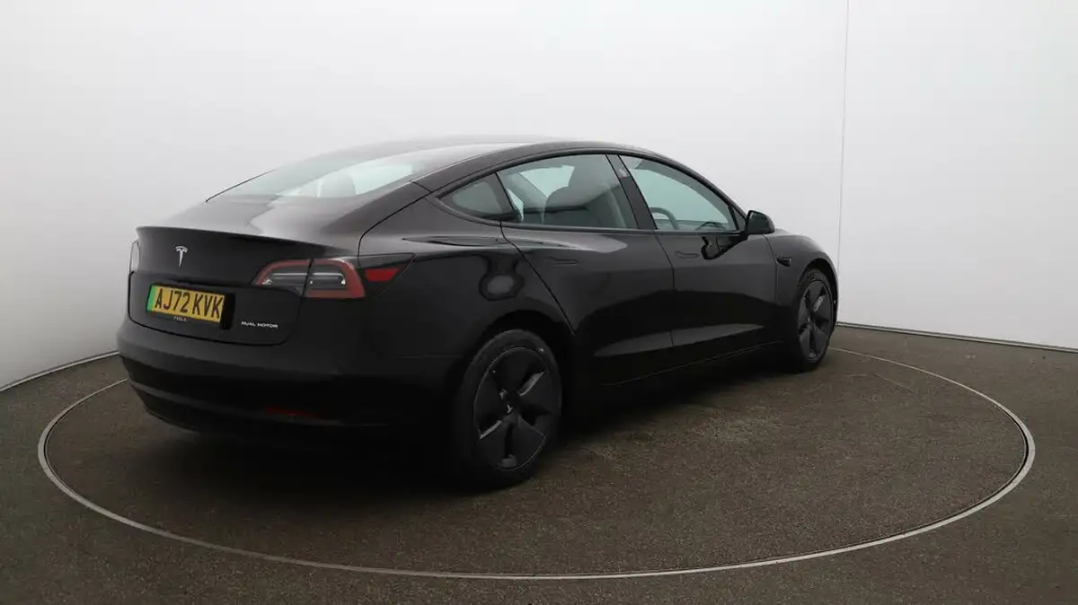 2022-tesla-model-3-e-long-range-big-53