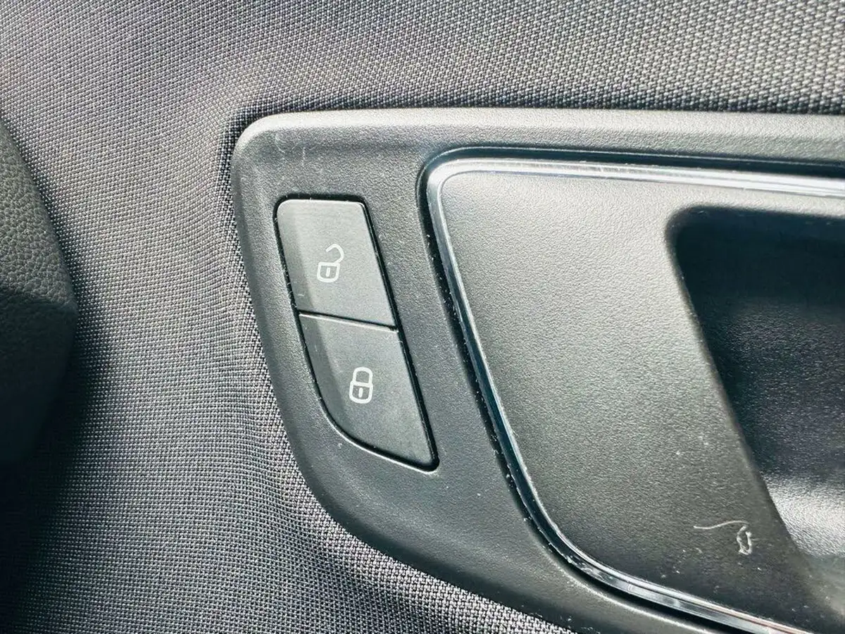 2017-seat-leon-14-ecotsi-fr-technology-hatchback-5d-big-24