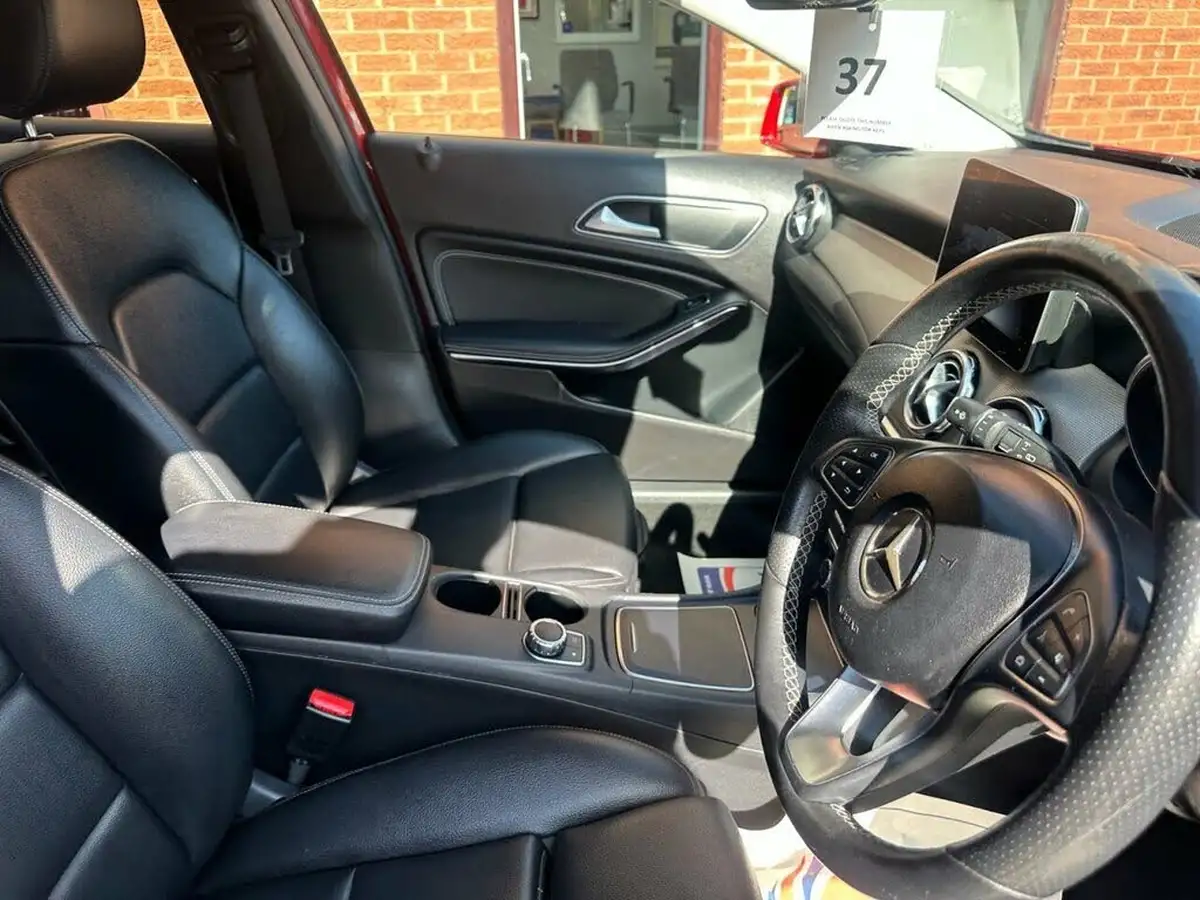 2018-mercedes-benz-gla-class-21d-gla-200d-sport-134bhp-ss-7g-dct-big-14