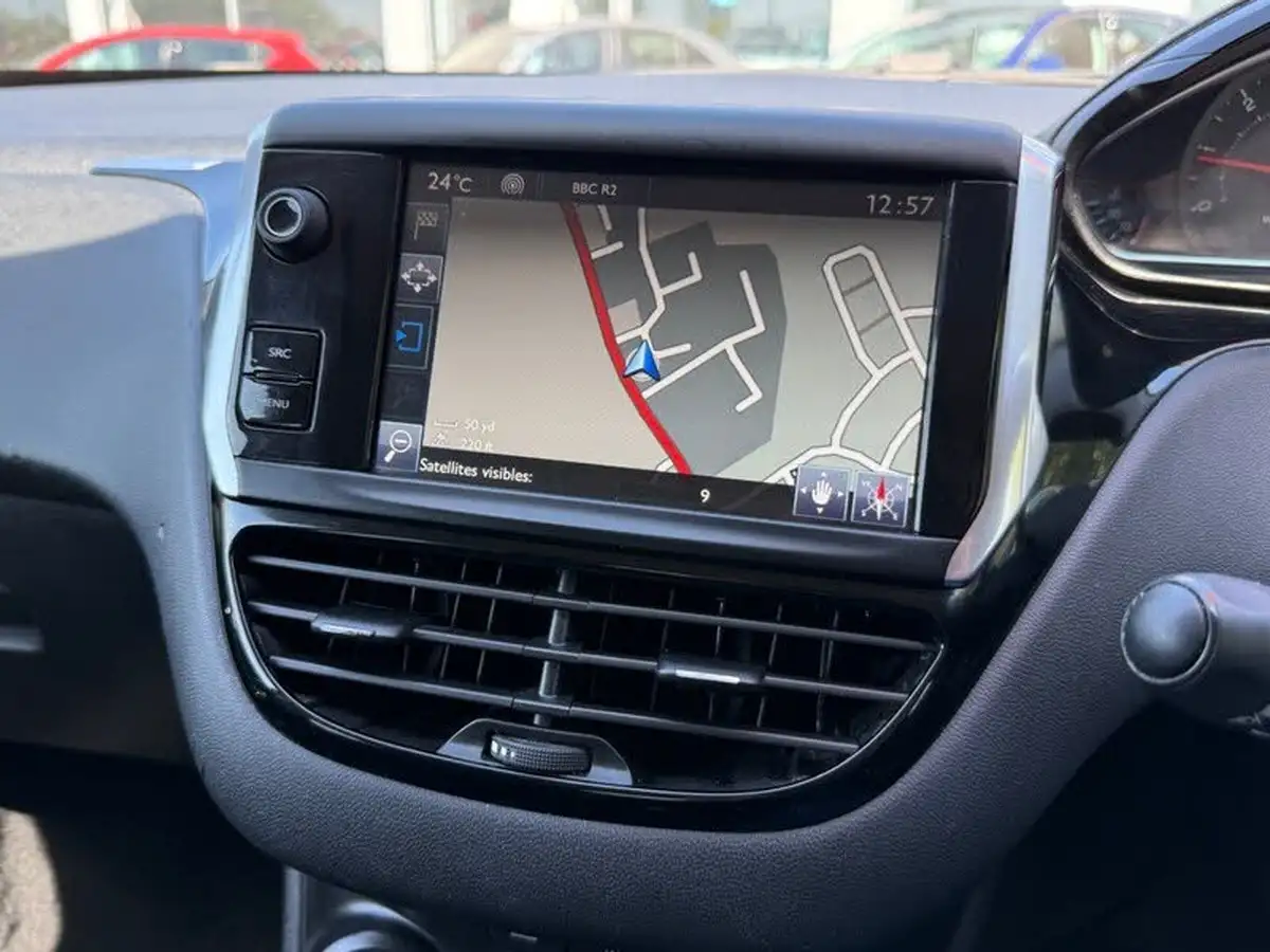 2014-peugeot-208-14td-style-14hdi-68bhp-5d-big-20