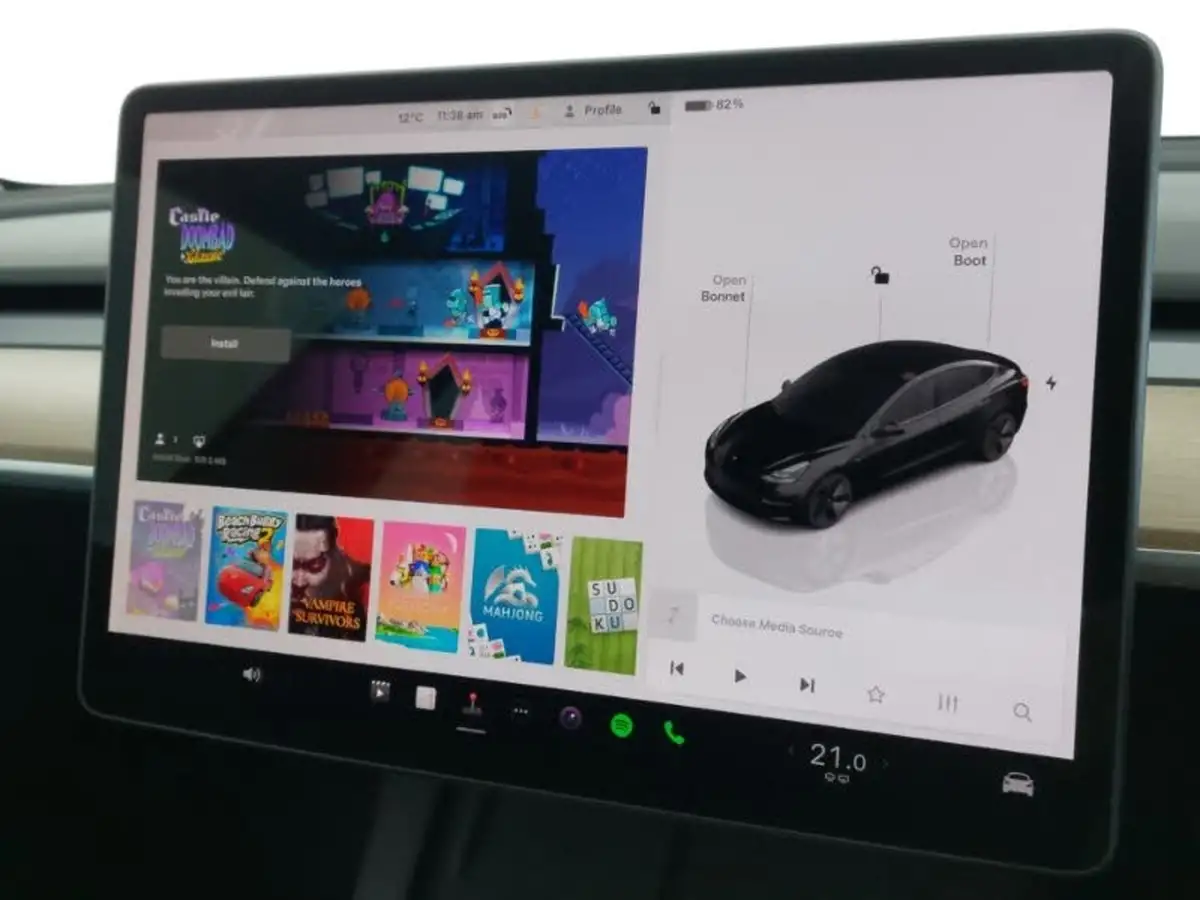 2022-tesla-model-3-e-long-range-big-18
