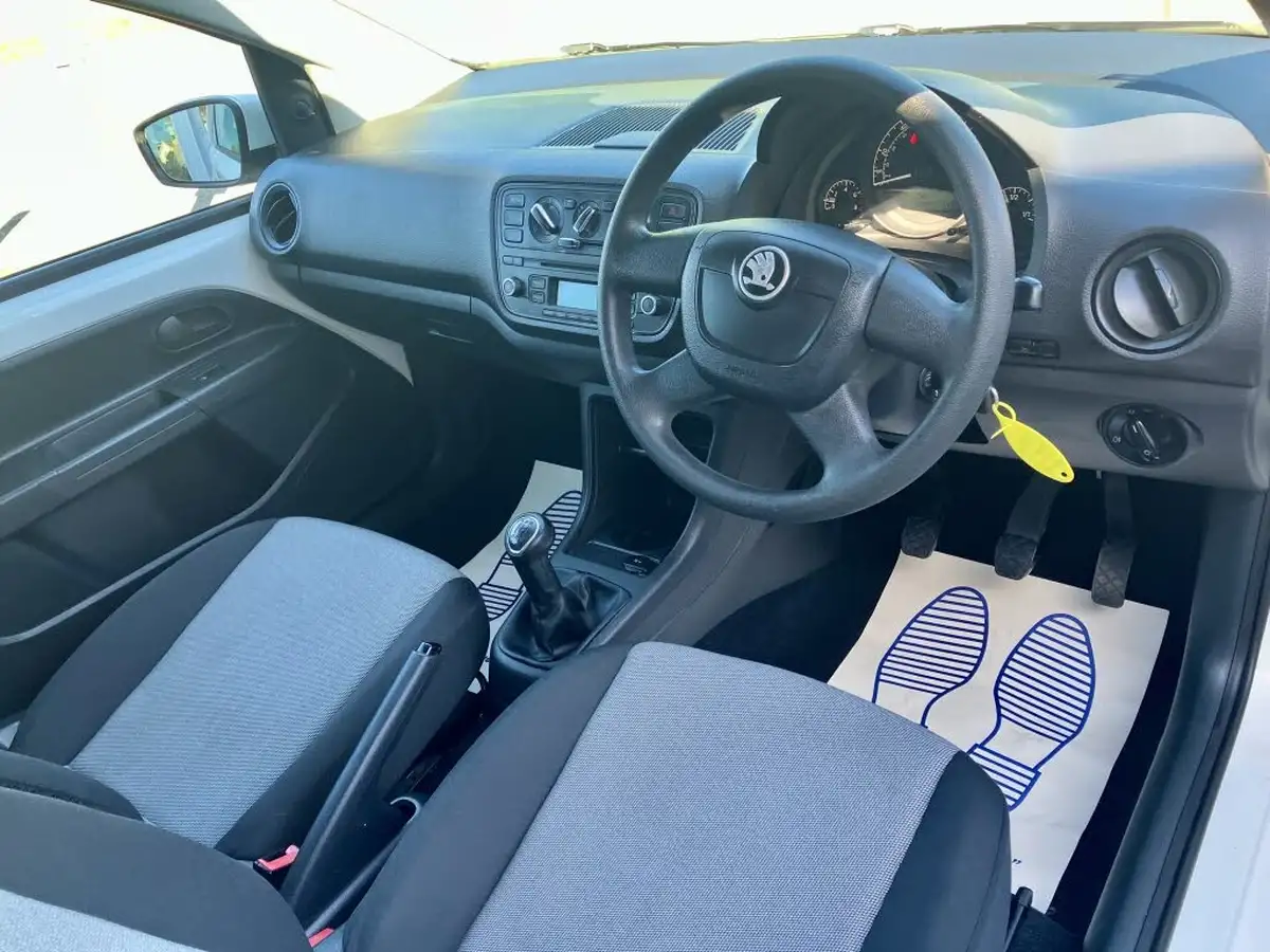 2012-skoda-citigo-10-se-59bhp-3d-big-9