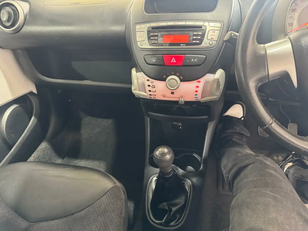 2013-toyota-aygo-10-aygo-ice-3d-big-14