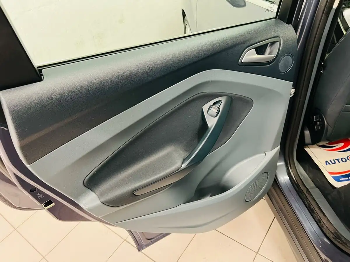 2012-ford-c-max-20tdci-titanium-powershift-big-21