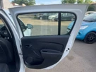 2013-dacia-sandero-12-laureate-small-15