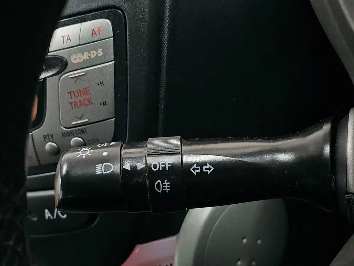 2013-toyota-aygo-10-aygo-fire-5d-big-30