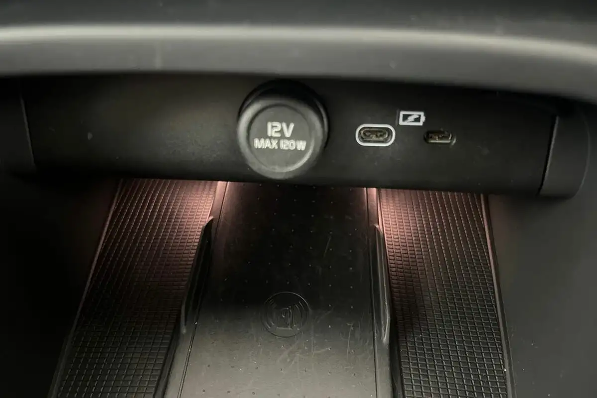 2022-volvo-c40-e-twin-recharge-pro-big-31