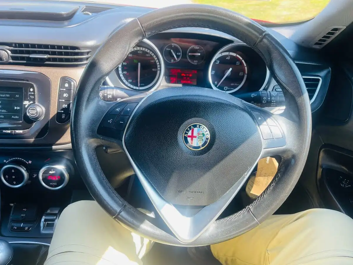2014-alfa-romeo-giulietta-16td-distinctive-big-45