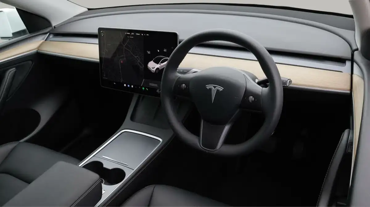 2023-tesla-model-y-e-rwd-big-9