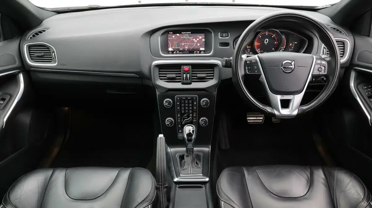 2019-volvo-v40-20td-d3-r-design-nav-plus-geartronic-big-13