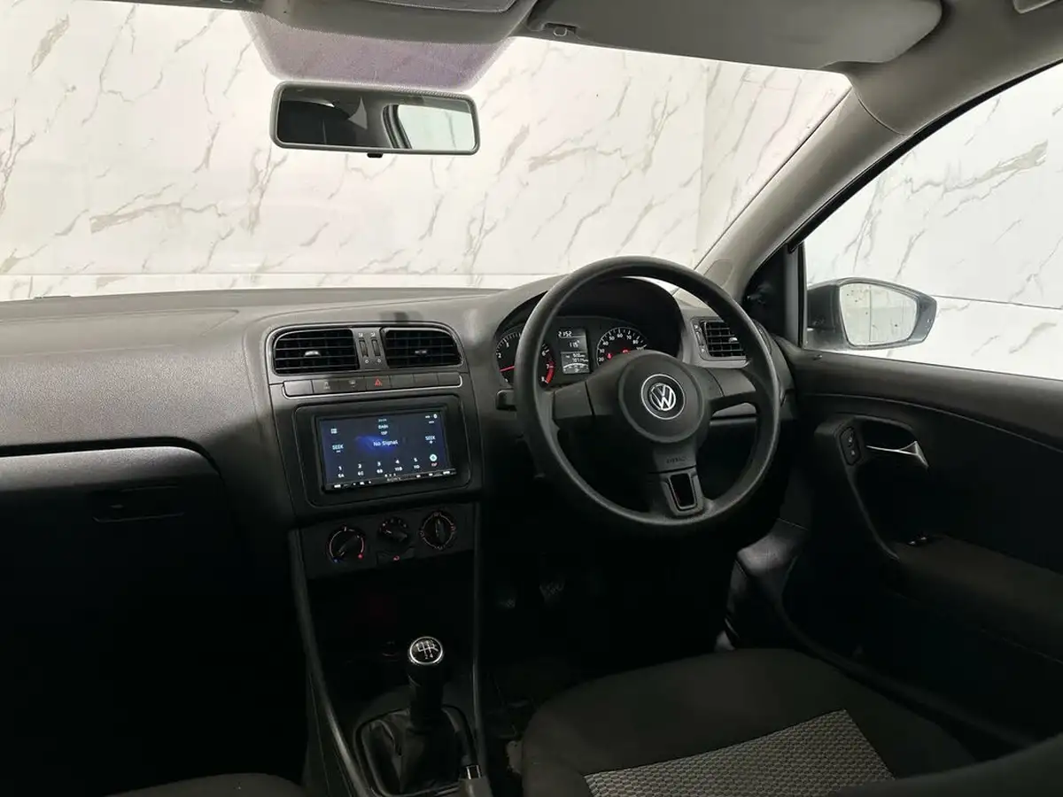2011-volkswagen-polo-12-s-3d-big-25