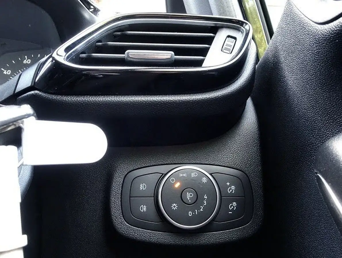 2018-ford-fiesta-10t-zetec-5d-big-29