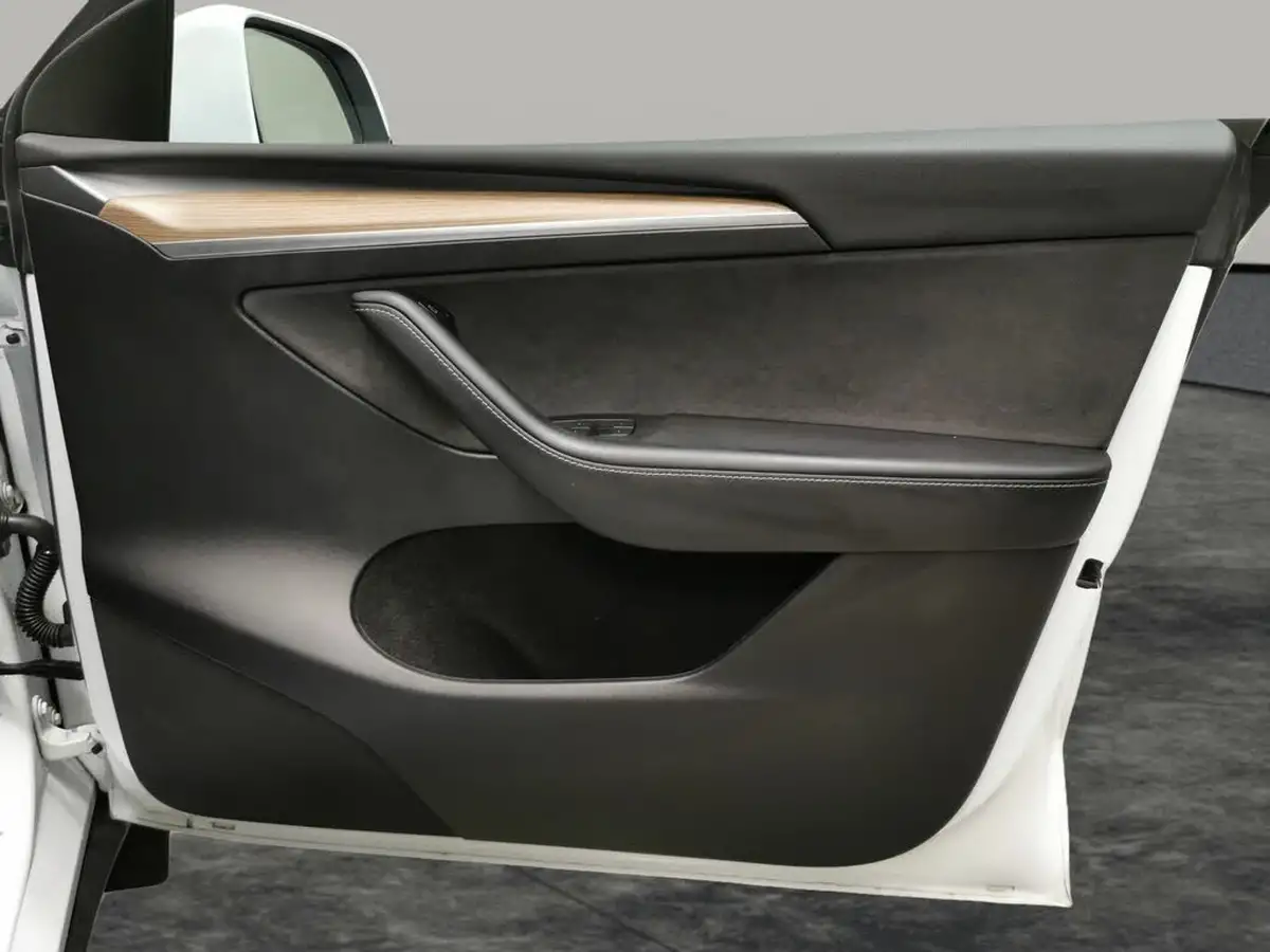2023-tesla-model-y-e-rwd-big-41