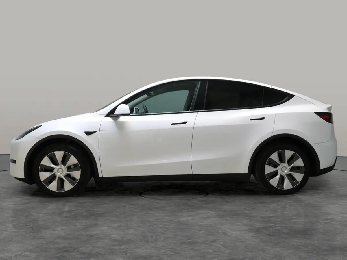 2023-tesla-model-y-e-rwd-big-17