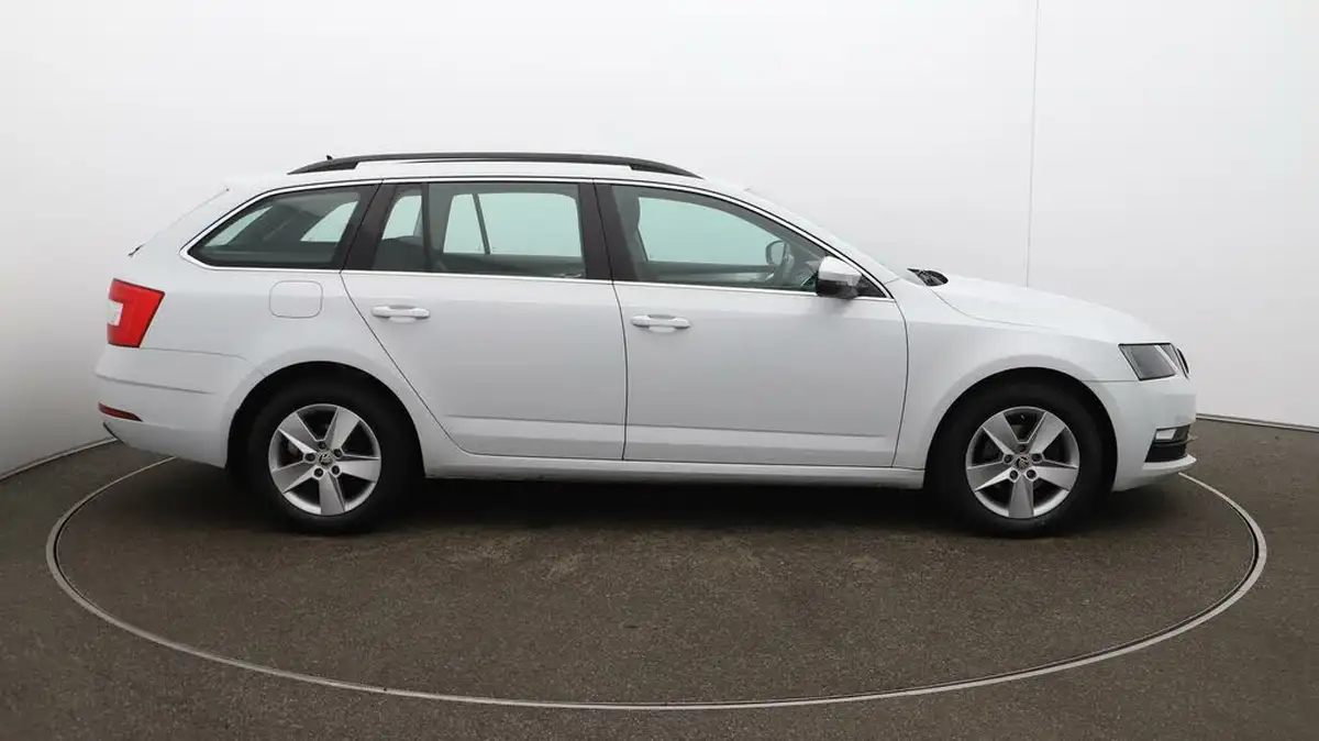 2020-skoda-octavia-16tdi-se-technology-estate-big-48