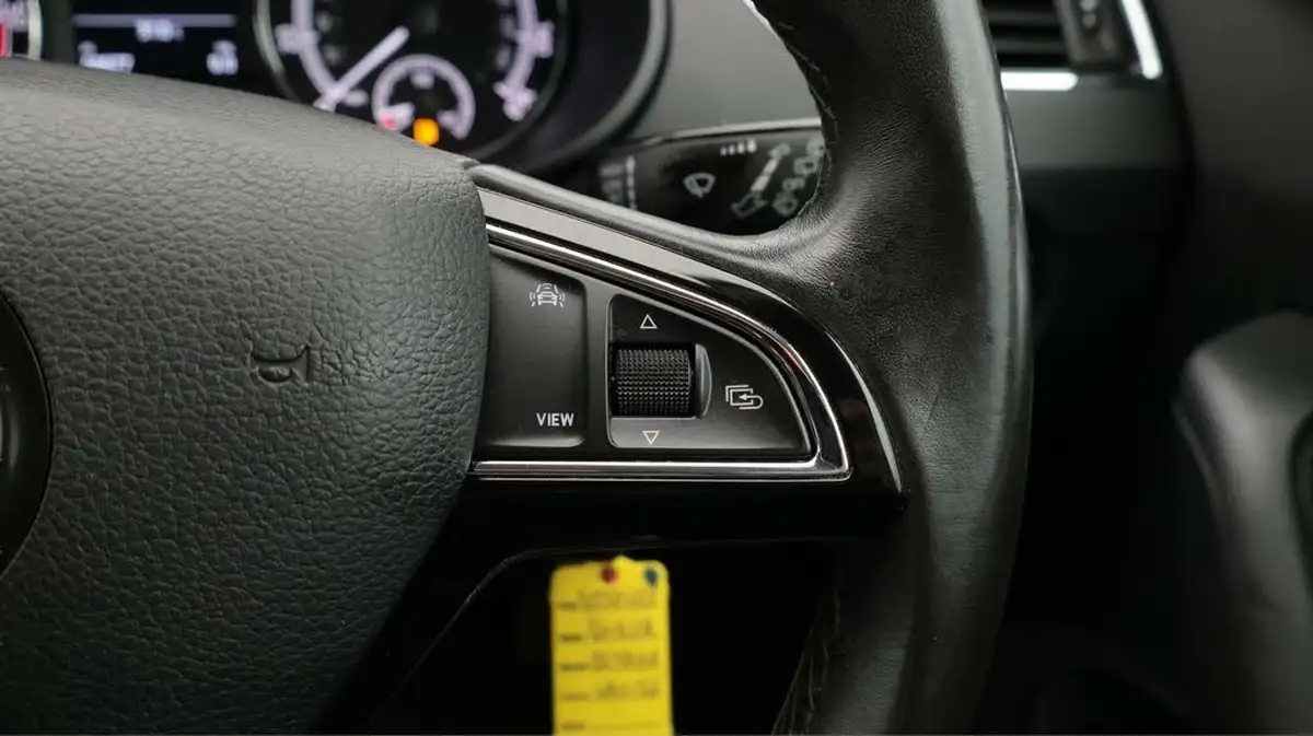 2020-skoda-octavia-16tdi-se-technology-estate-big-24