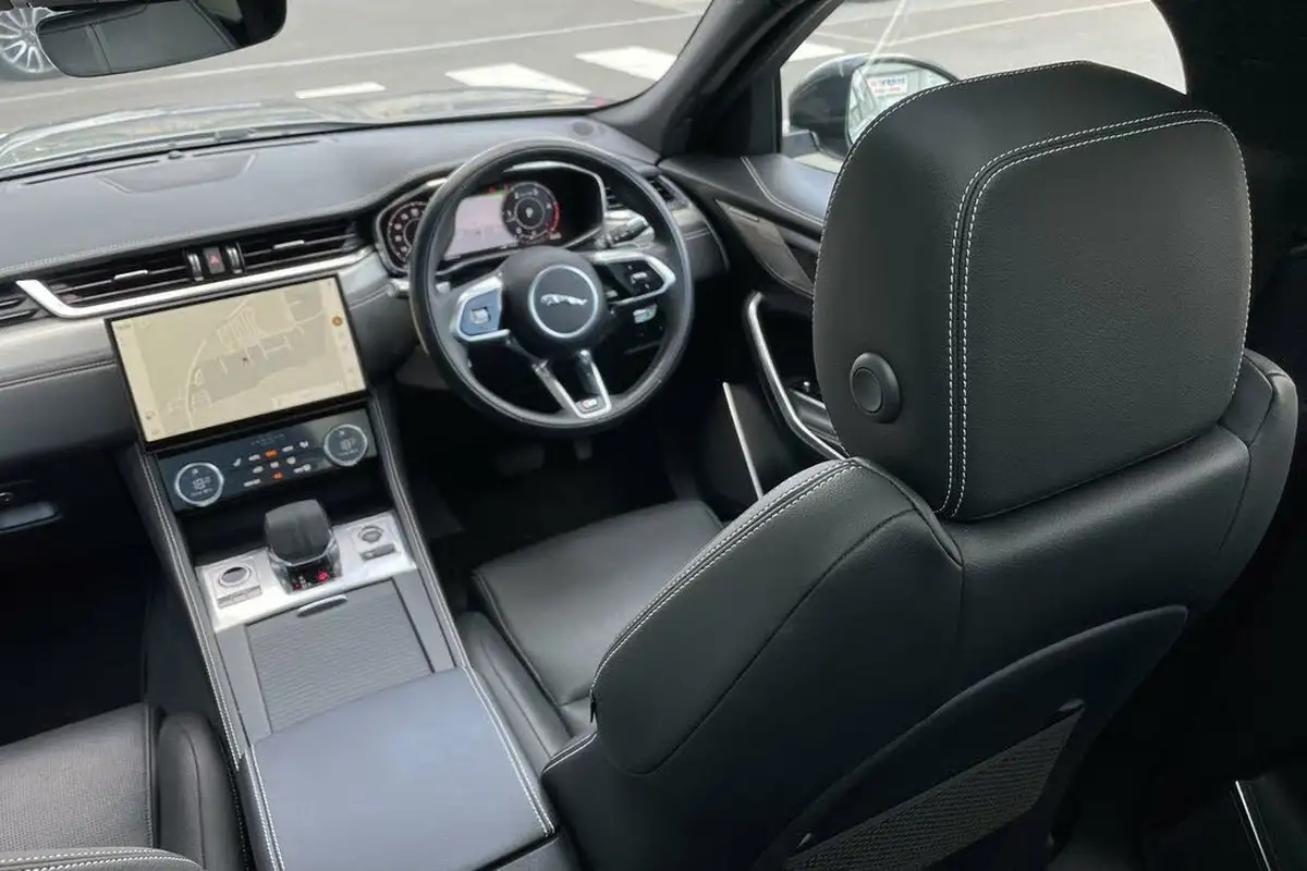 2021-jaguar-f-pace-30-d300-r-dynamic-se-mhev-big-41
