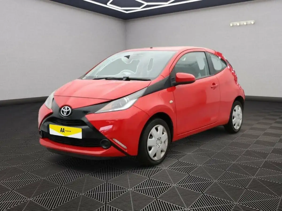2015-toyota-aygo-10-vvt-i-x-play-3d-big-2