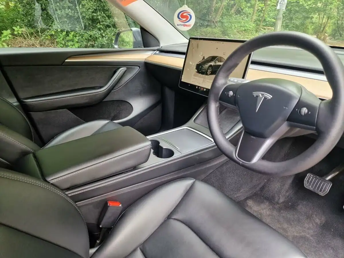 2022-tesla-model-y-e-long-range-big-22