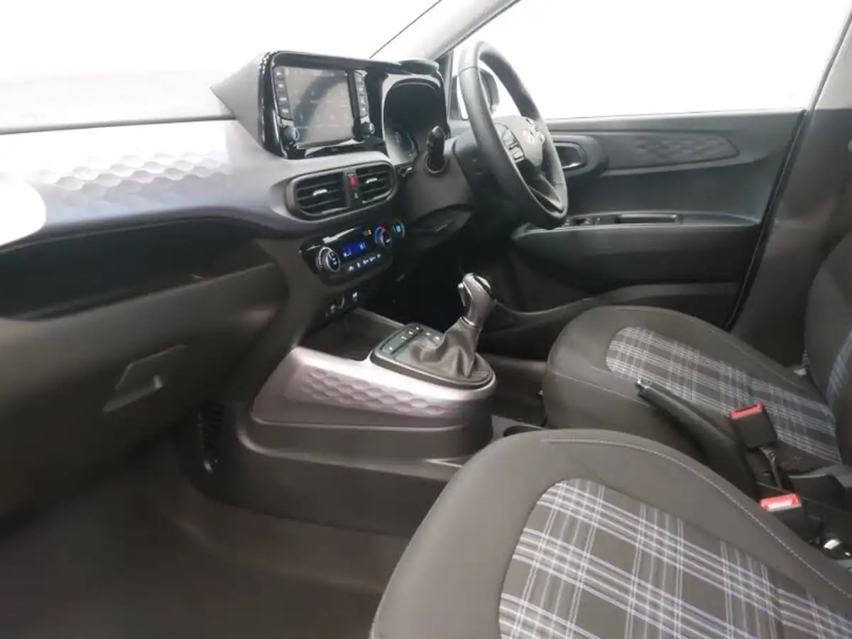 2024-hyundai-i10-12-premium-79ps-auto-big-4