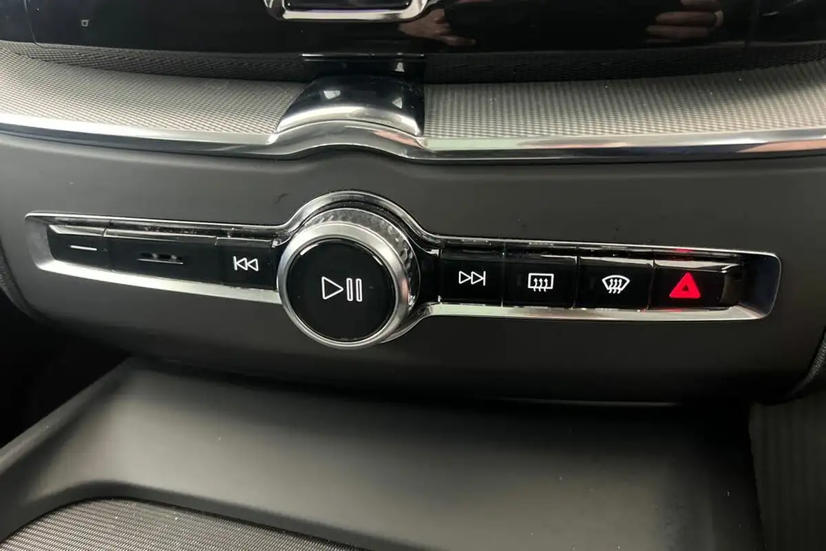 2024-volvo-xc60-20-b5-plus-big-13
