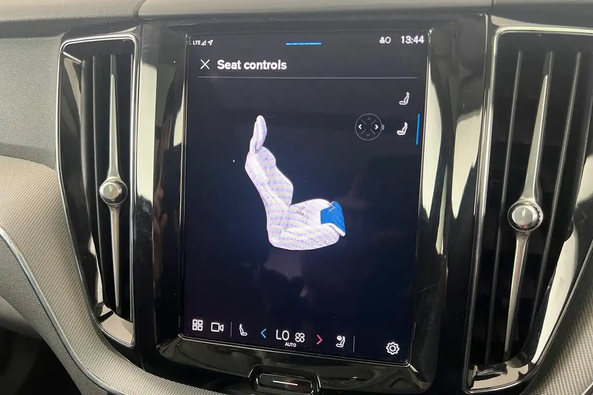 2024-volvo-xc60-20-b5-plus-big-37