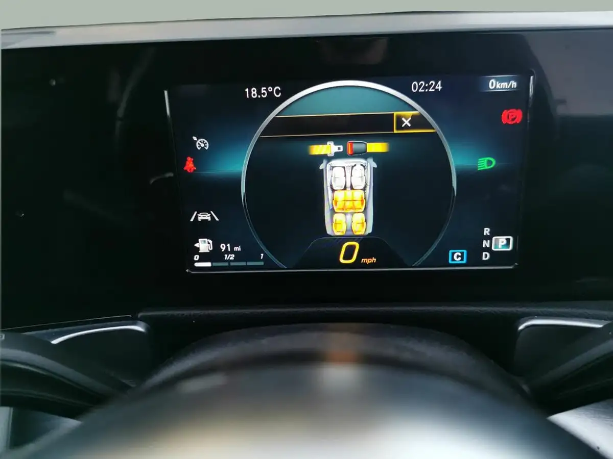 2021-mercedes-benz-glb-class-13-glb200-amg-line-8g-tronic-big-30