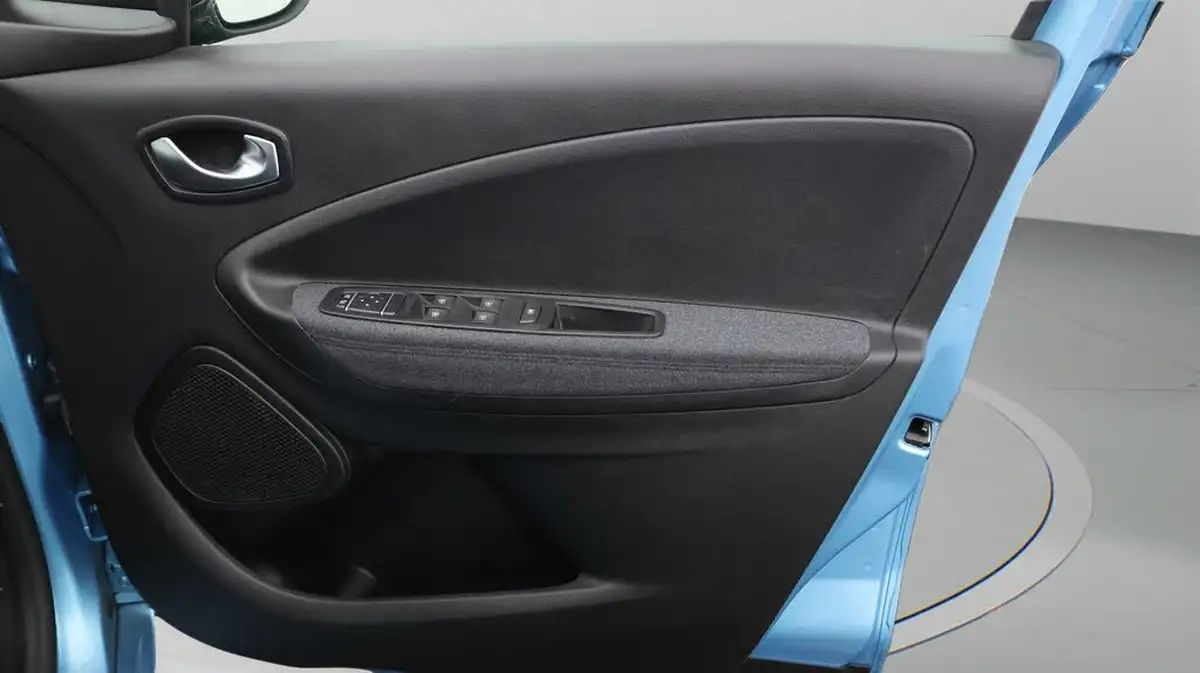 2021-renault-zoe-e-iconic-135ps-r135ev50-rapid-charge-big-14