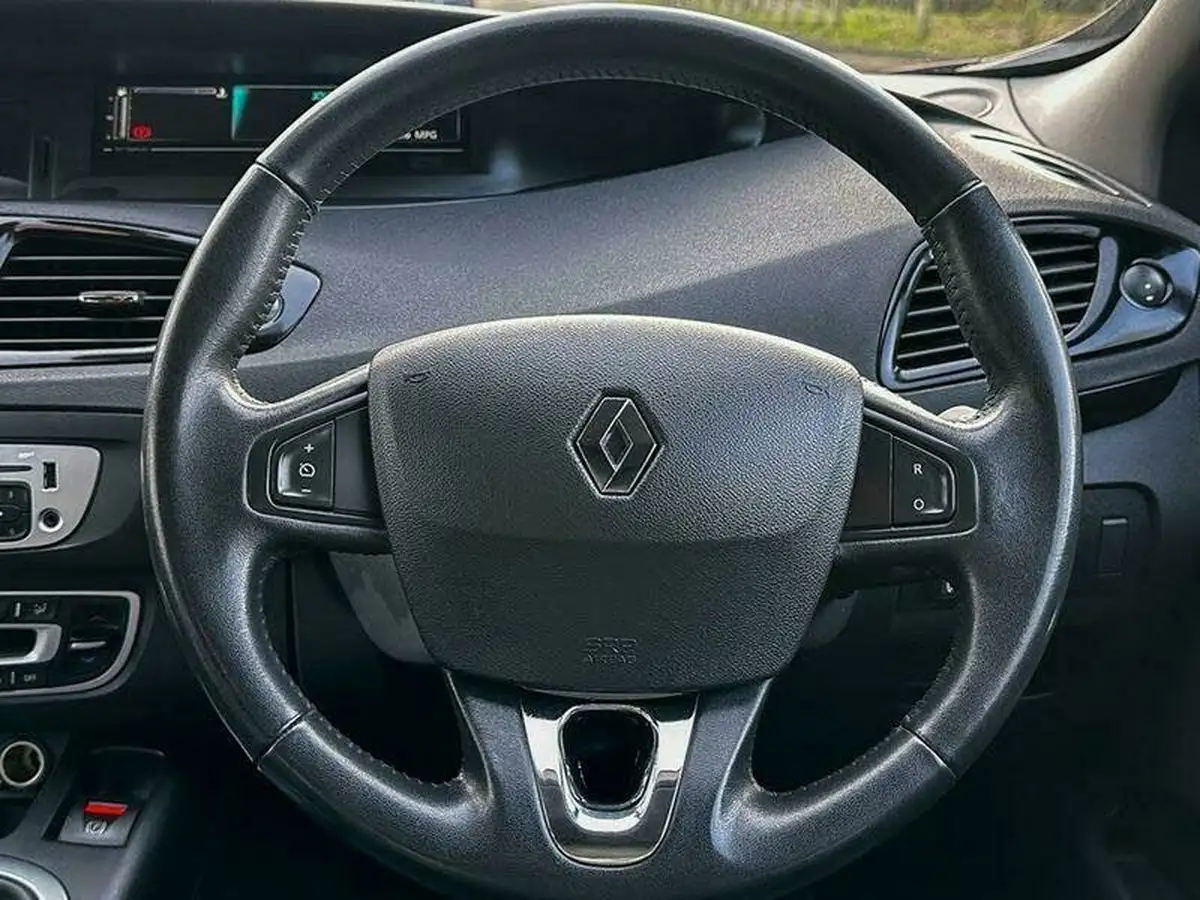 2015-renault-grand-scenic-15dci-dynamique-nav-edc-auto-big-40