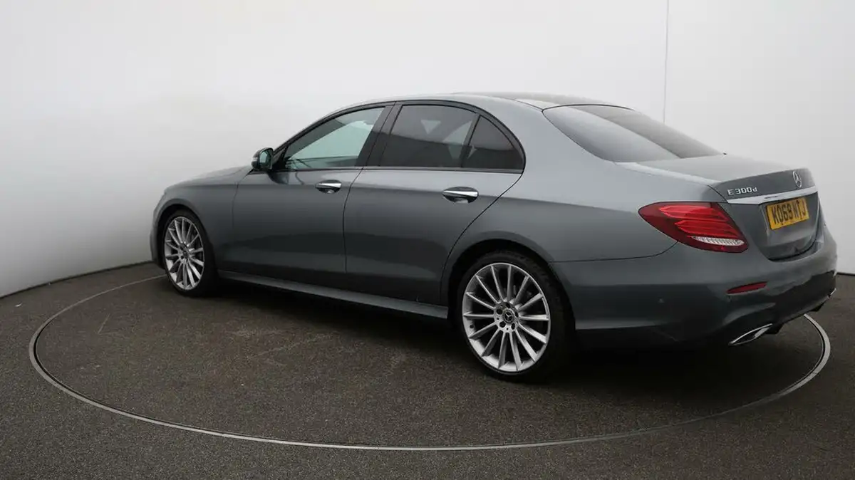 2020-mercedes-benz-e-class-20d-e300d-amg-line-edition-premium-plus-saloon-4d-big-64