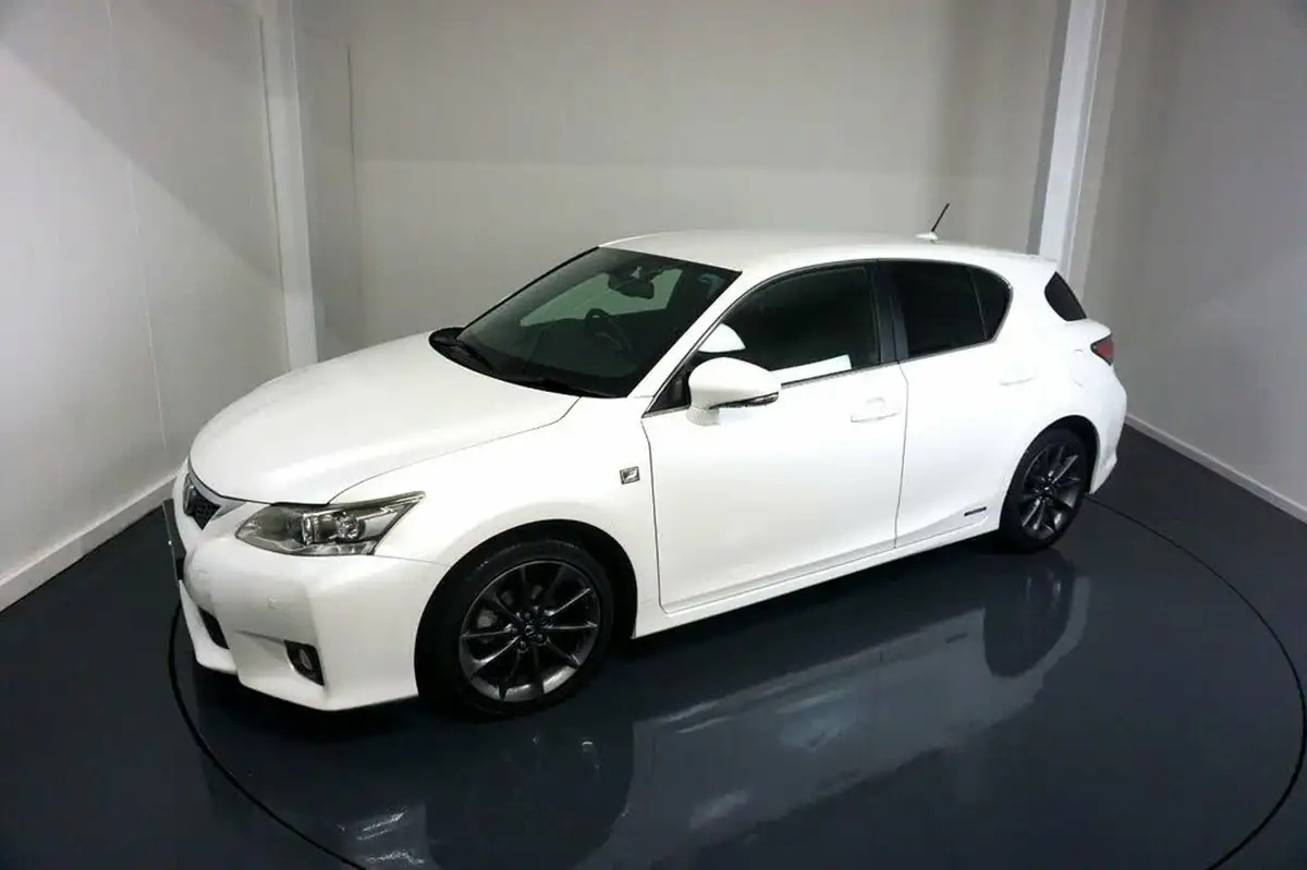 2012-lexus-ct-200h-18-f-sport-big-2