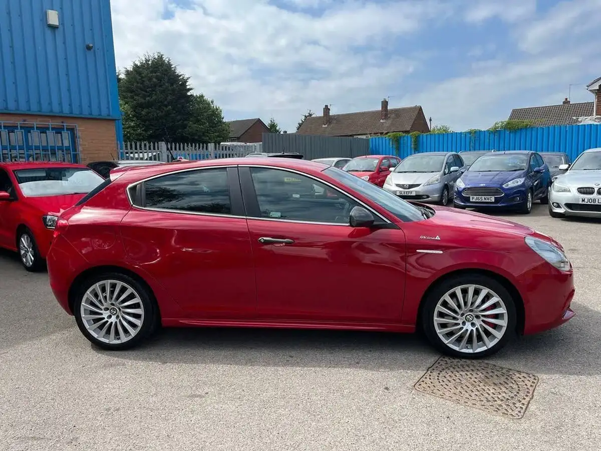 2015-alfa-romeo-giulietta-14-tb-qv-line-alfa-tct-big-1