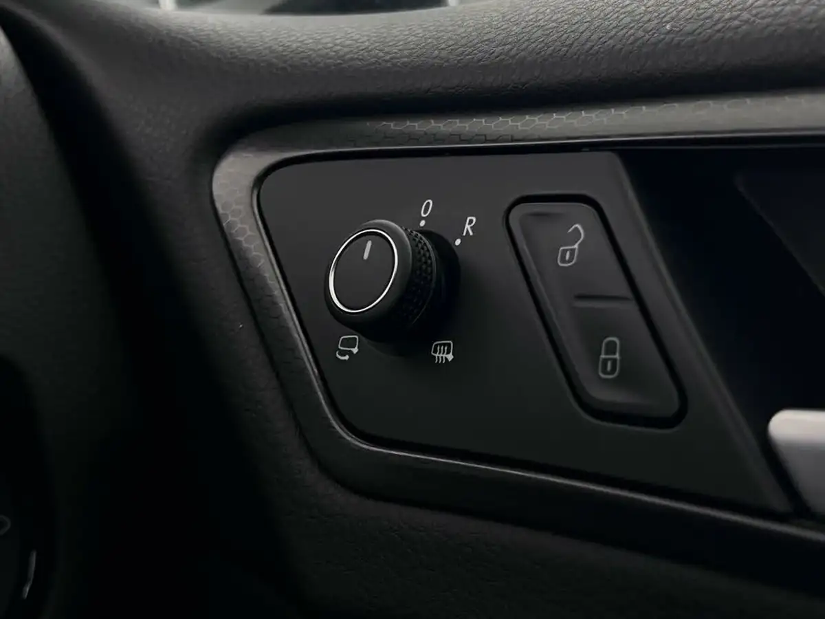 2019-volkswagen-golf-20-tsi-gti-performance-5d-dsg-big-29