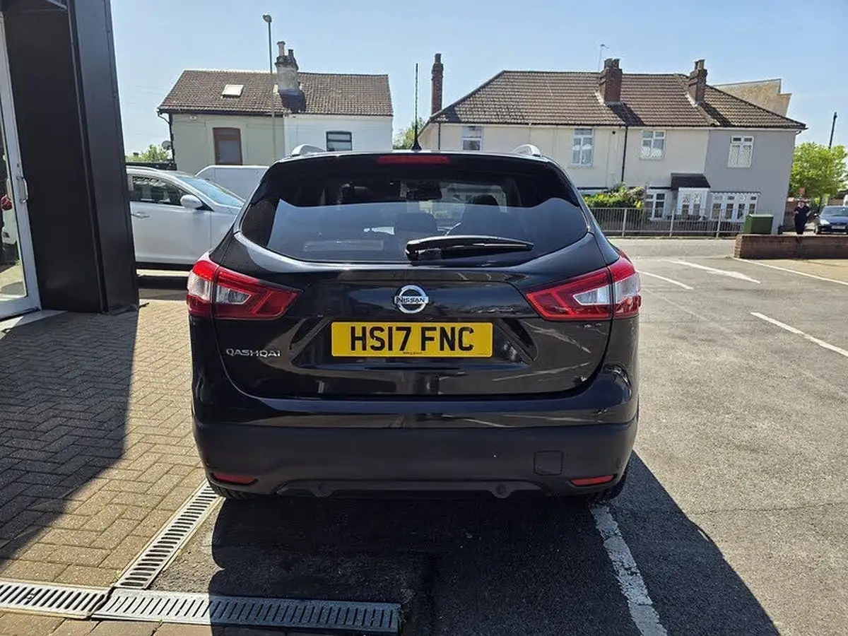 2017-nissan-qashqai-12-dig-t-tekna-big-5