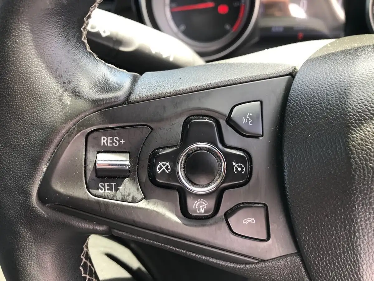 2017-vauxhall-astra-16cdti-elite-nav-110ps-hatchback-big-24