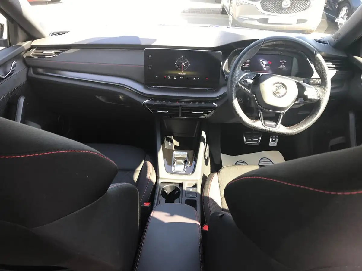 2023-skoda-octavia-20-tsi-vrs-hatchback-dsg-big-3
