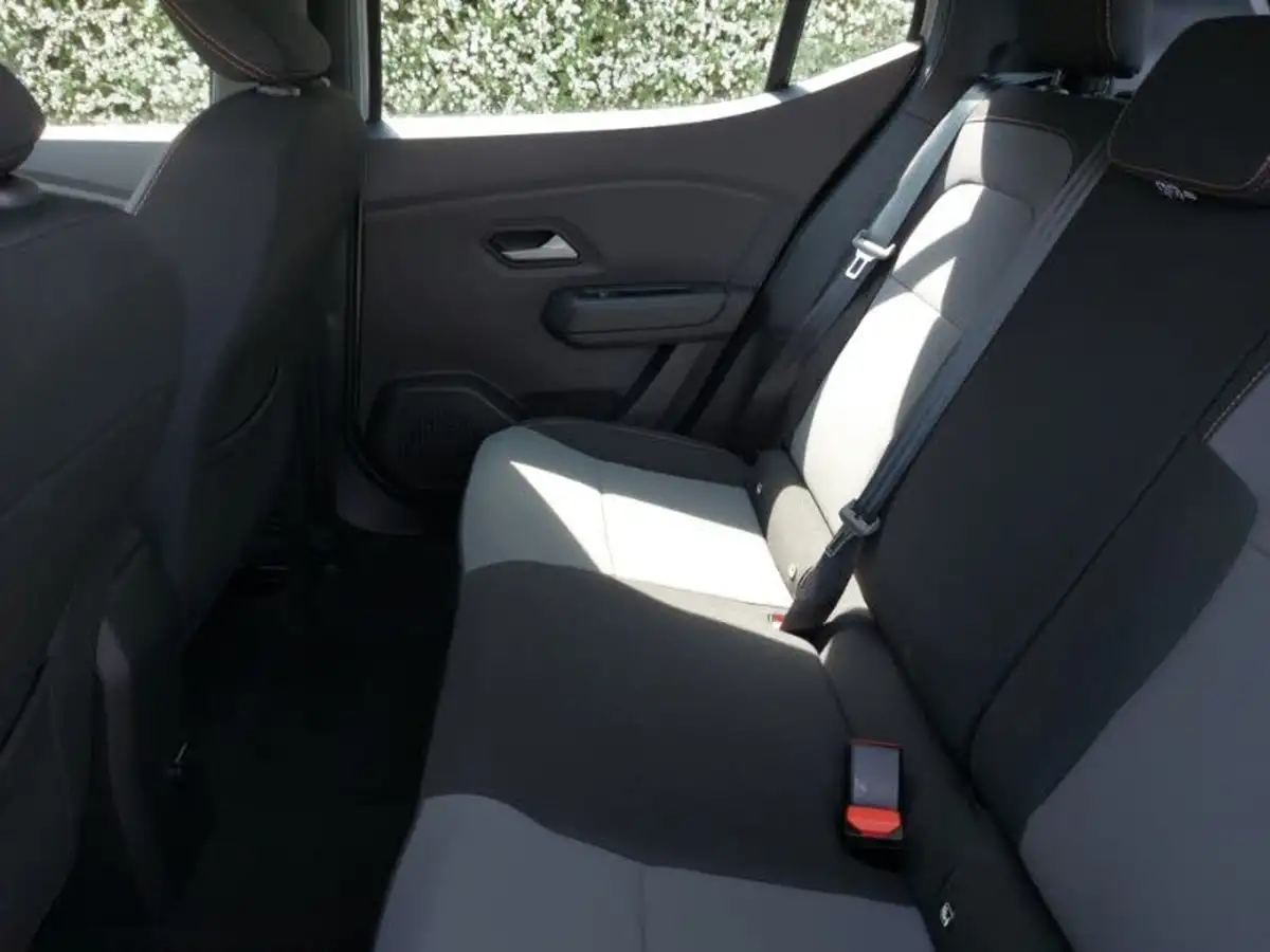 2024-dacia-sandero-stepway-10-tce-extreme-90bhp-big-5