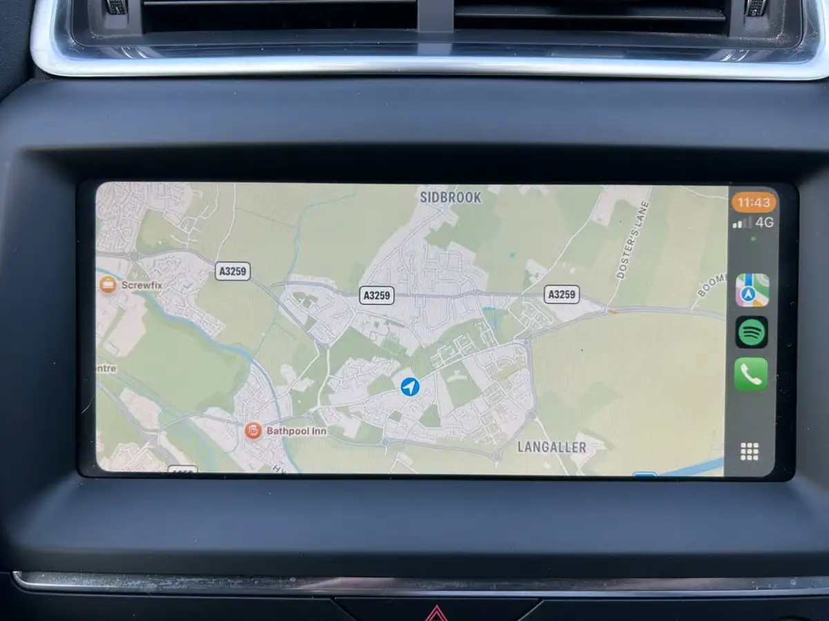 2019-jaguar-e-pace-20-i4-r-dynamic-s-200ps-big-15