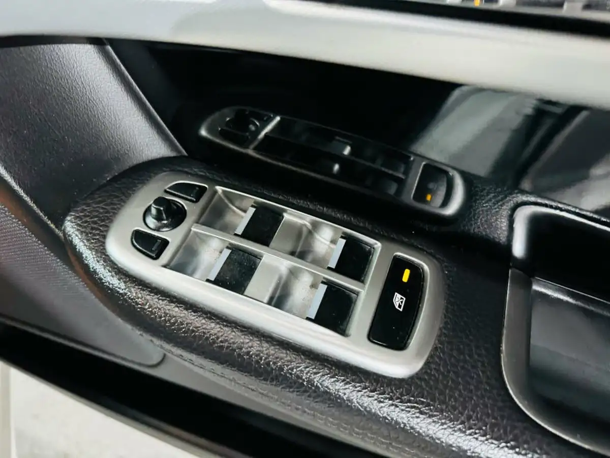 2013-jaguar-xf-22td-r-sport-200ps-saloon-4d-big-26