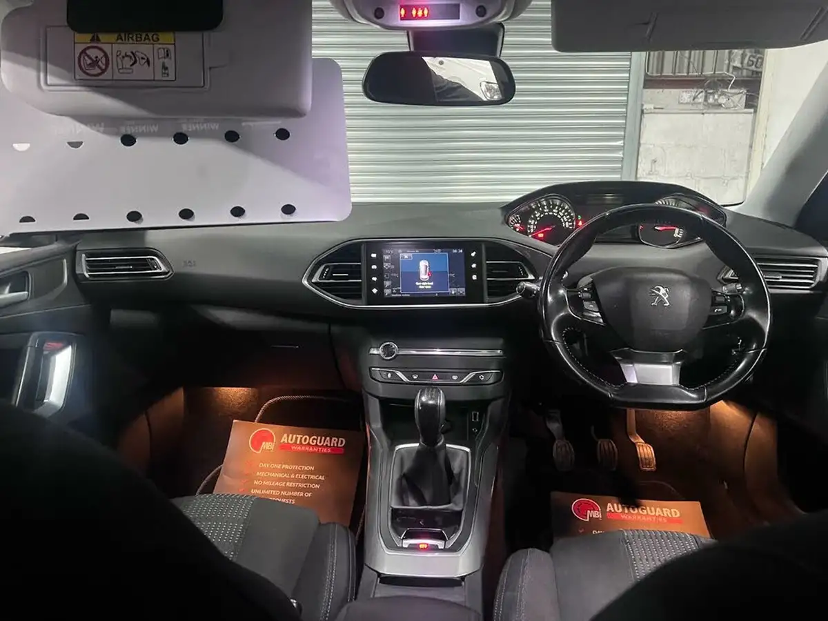2017-peugeot-308-12-puretech-allure-110bhp-big-12