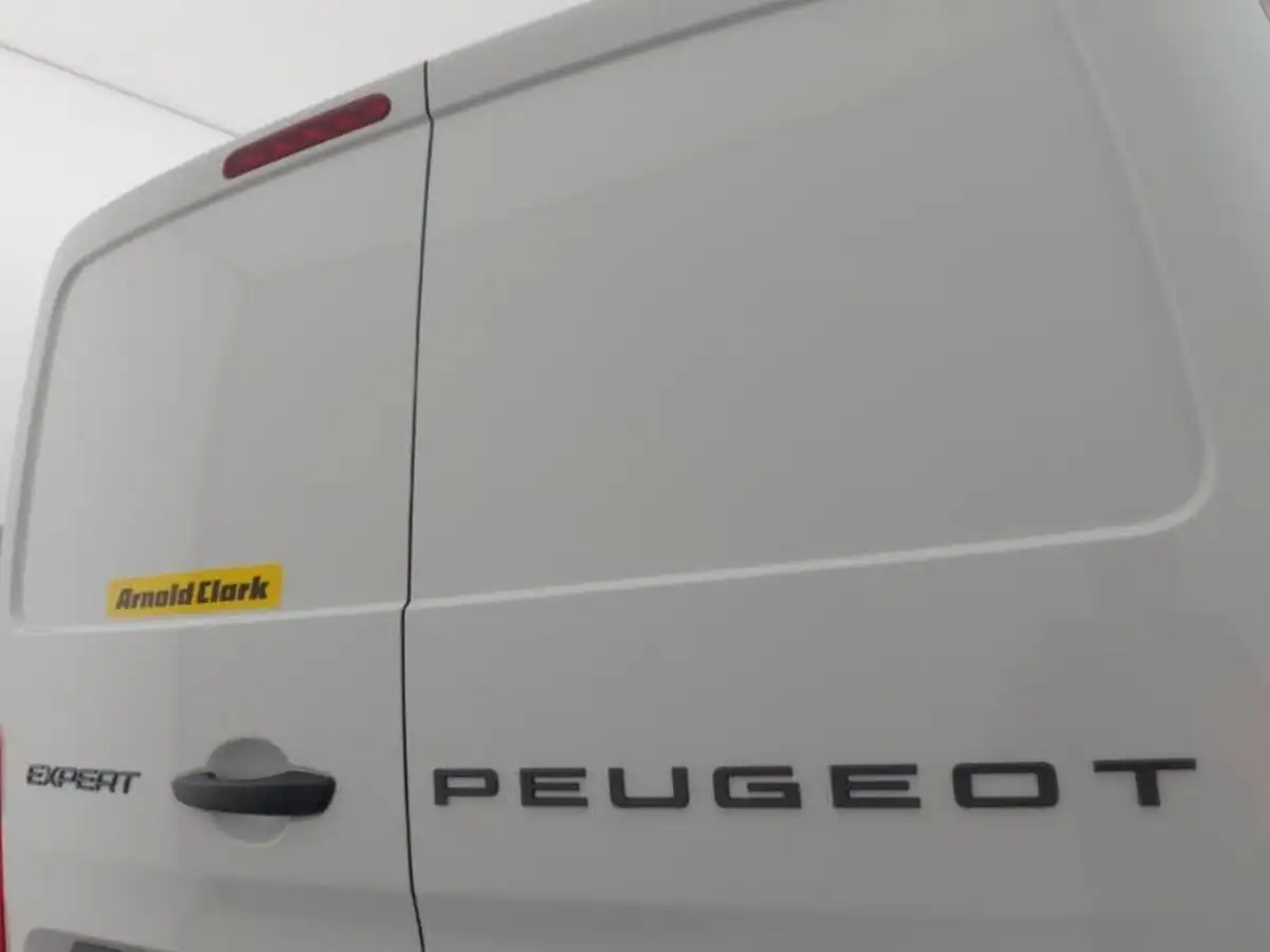 2024-peugeot-expert-15-bluehdi-professional-long-big-14