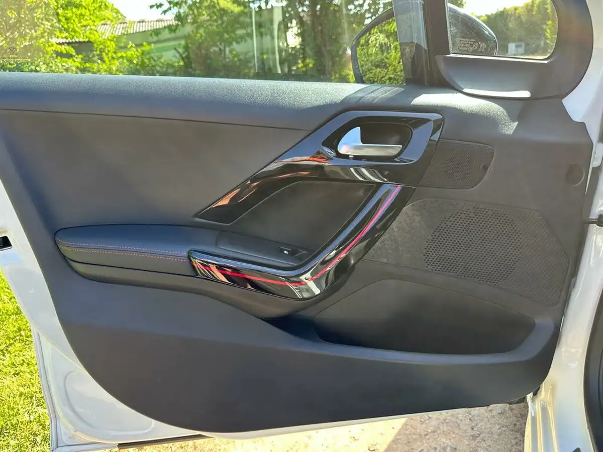 2017-peugeot-208-12-puretech-gt-line-5d-eat6-big-37