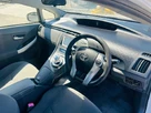 2011-toyota-prius-small-16