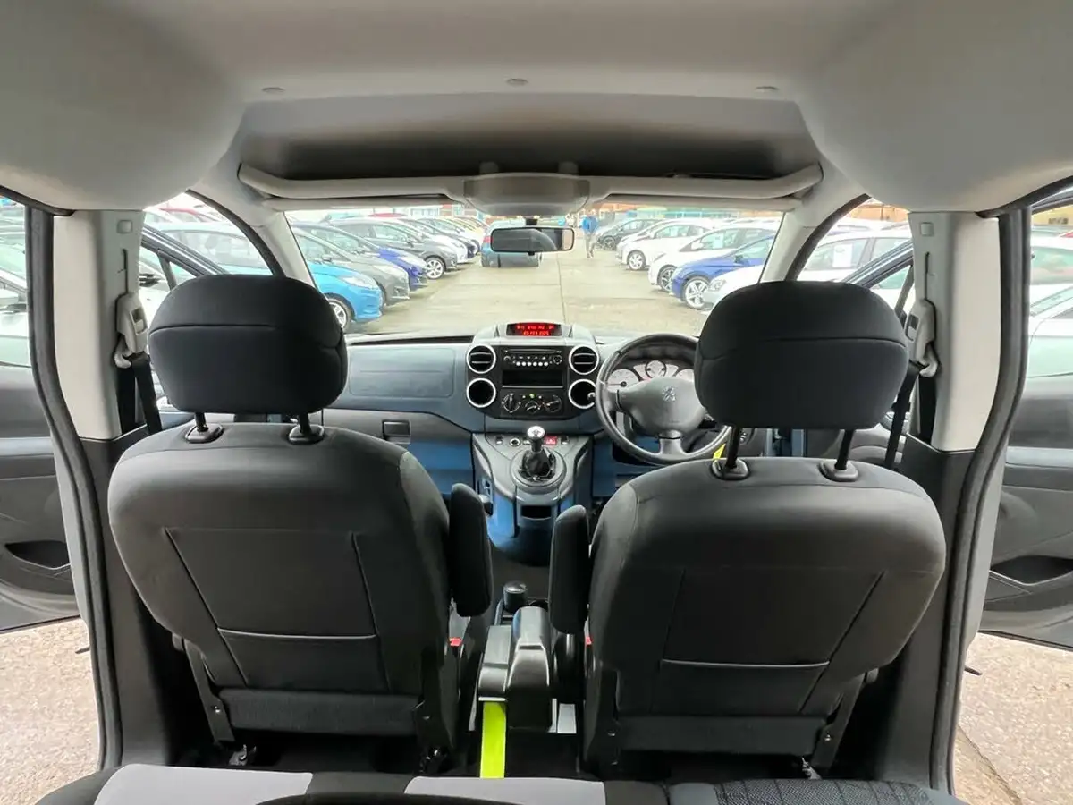 2012-peugeot-partner-16td-tepee-s-92-big-29