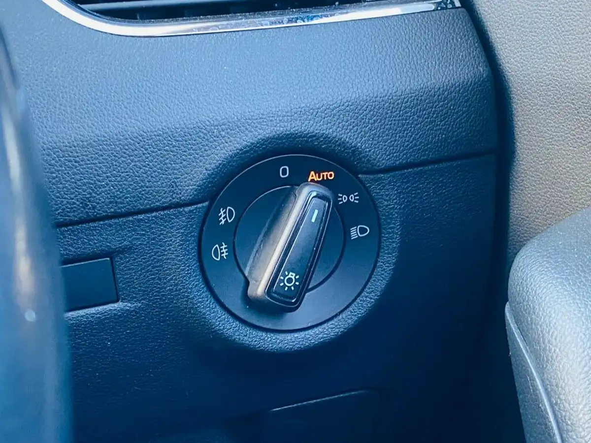 2018-skoda-octavia-16tdi-se-l-scr-estate-big-20