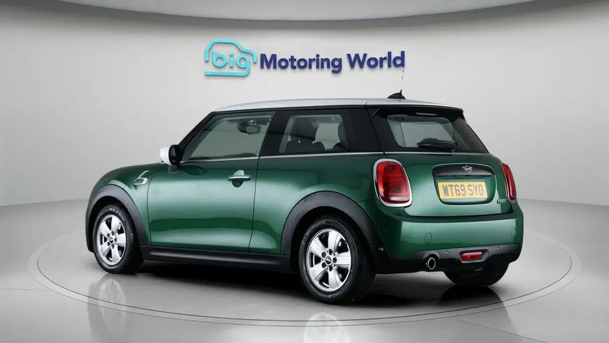 2019-mini-cooper-15-cooper-classic-hatchback-3d-big-5